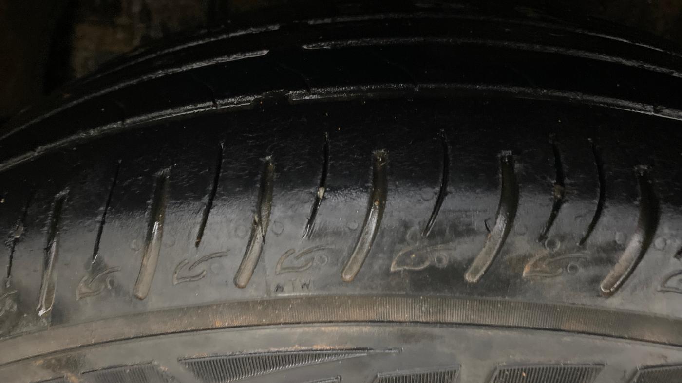 2022 Mahindra XUV300 W8(O) TURBO GDI, Petrol, Manual, 62,530 km, Left Front Tyre Tread