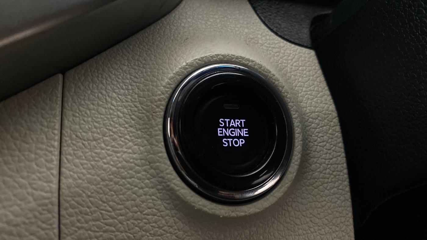 2022 Mahindra XUV300 W8(O) TURBO GDI, Petrol, Manual, 62,530 km, Keyless Start/ Stop Button