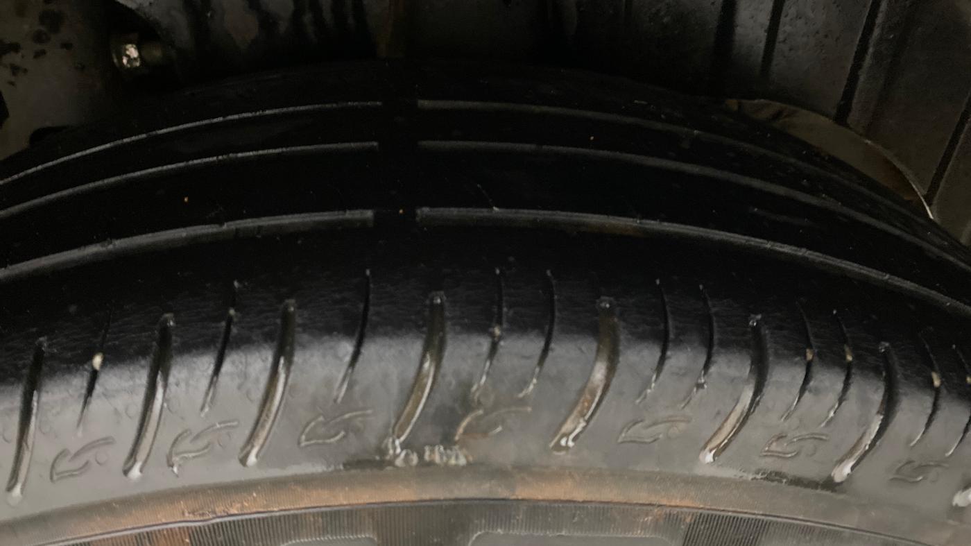 2022 Mahindra XUV300 W8(O) TURBO GDI, Petrol, Manual, 62,530 km, Left Rear Tyre Tread