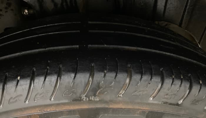 2022 Mahindra XUV300 W8(O) TURBO GDI, Petrol, Manual, 62,462 km, Left Rear Tyre Tread