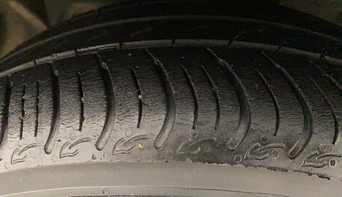 2019 Ford New Figo TITANIUM 1.2 PETROL MT, Petrol, Manual, 35,504 km, Left Front Tyre Tread