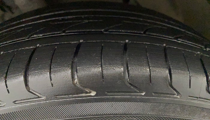2016 Ford Ecosport TITANIUM+ 1.5L DIESEL, Diesel, Manual, 1,22,712 km, Left Front Tyre Tread