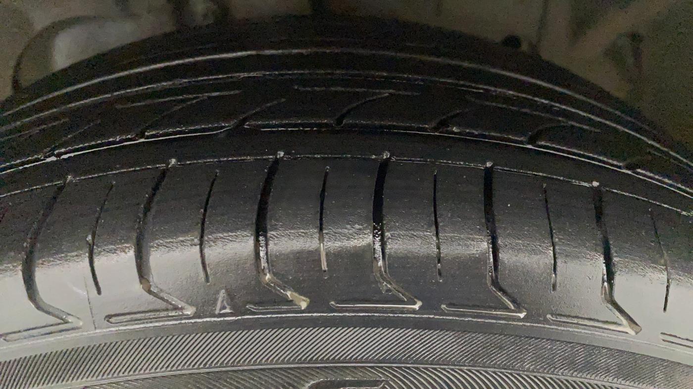 2016 Ford Ecosport TITANIUM+ 1.5L DIESEL, Diesel, Manual, 1,22,712 km, Right Front Tyre Tread