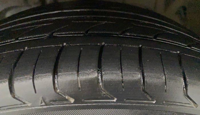 2016 Ford Ecosport TITANIUM+ 1.5L DIESEL, Diesel, Manual, 1,22,712 km, Left Rear Tyre Tread