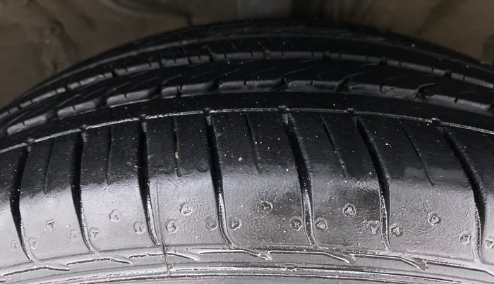 2020 KIA SELTOS HTX AT PETROL, Petrol, Automatic, 14,519 km, Right Front Tyre Tread