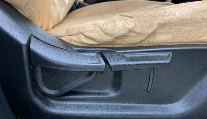 2022 KIA SONET HTK PLUS 1.2, Petrol, Manual, 1,47,370 km, Driver Side Adjustment Panel