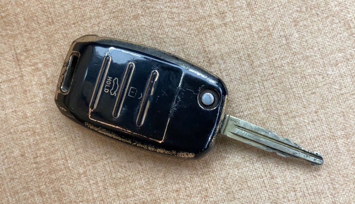 2022 KIA SONET HTK PLUS 1.2, Petrol, Manual, 1,47,370 km, Key Close Up