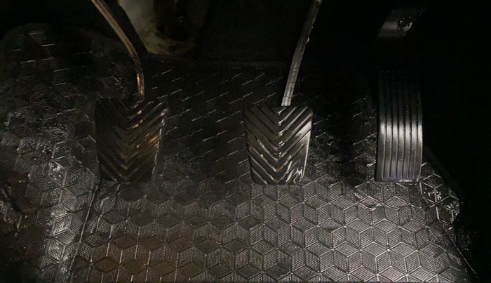 2022 KIA SONET HTK PLUS 1.2, Petrol, Manual, 1,47,370 km, Pedals