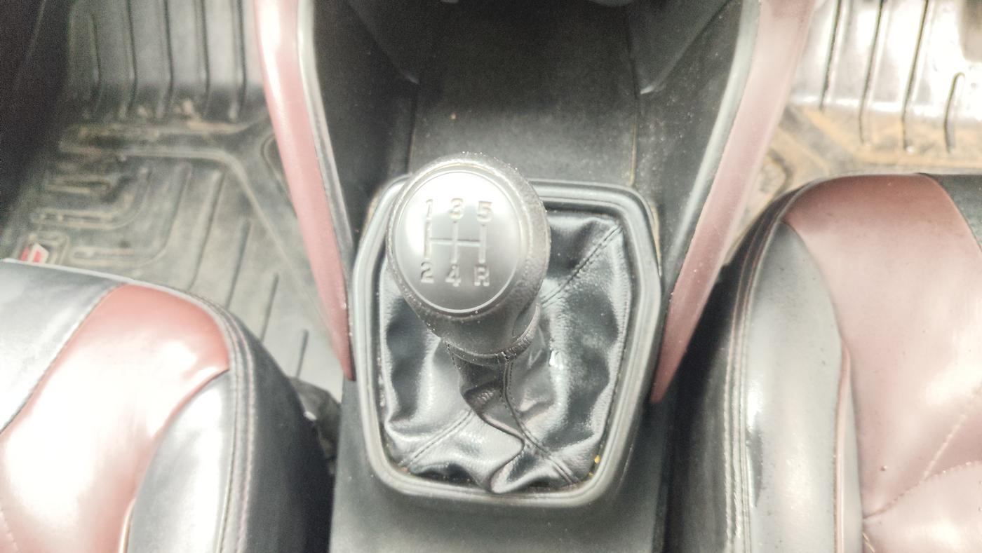 2023 Maruti Grand Vitara SIGMA SMART HYBRID, Petrol, Manual, 25,552 km, Gear Lever