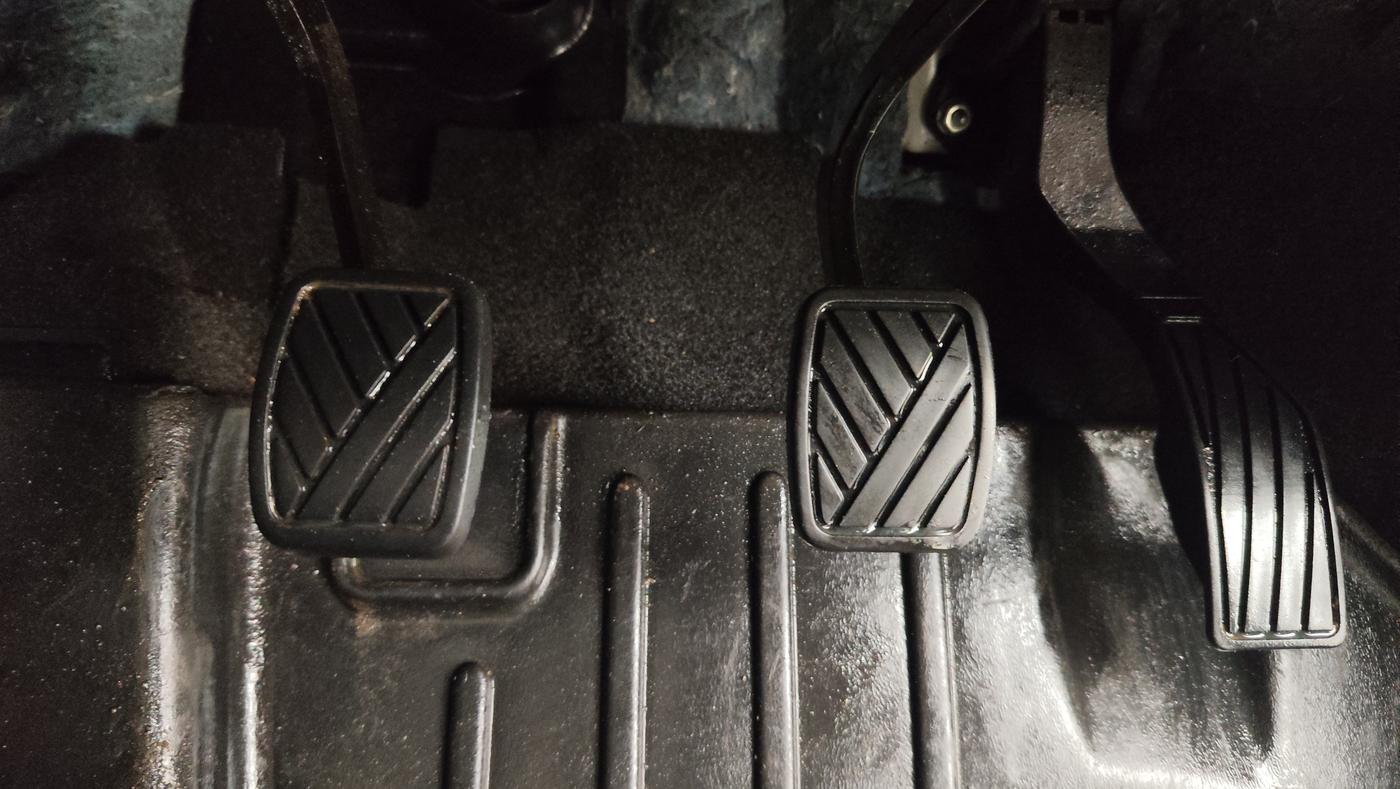 2023 Maruti Grand Vitara SIGMA SMART HYBRID, Petrol, Manual, 25,552 km, Pedals