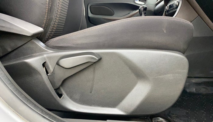 2018 Ford FREESTYLE TITANIUM PLUS 1.2 PETROL, Petrol, Manual, 31,709 km, Driver Side Adjustment Panel