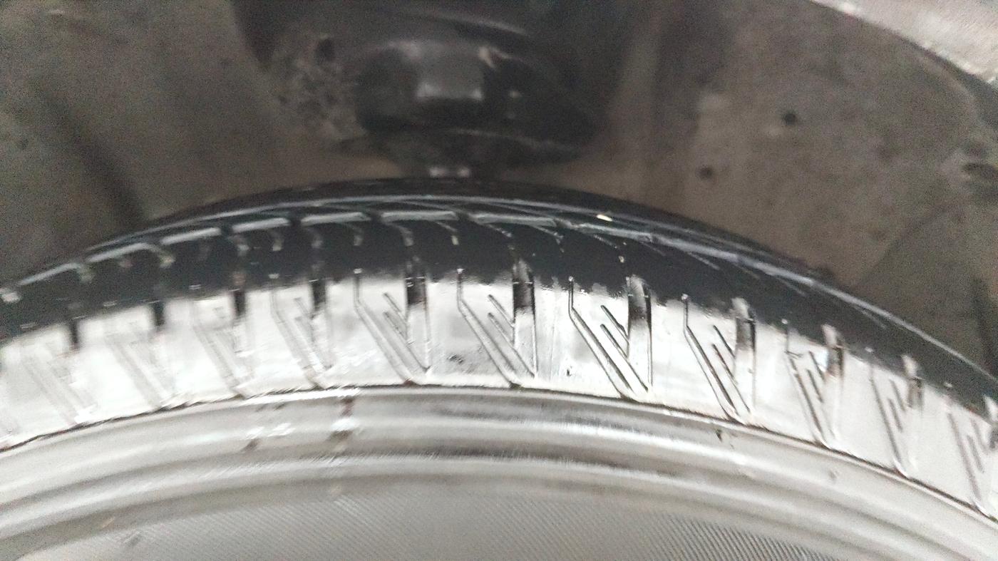 2015 Honda CRV 2.4L 2WD AT, Petrol, Automatic, 1,04,498 km, Right Front Tyre Tread