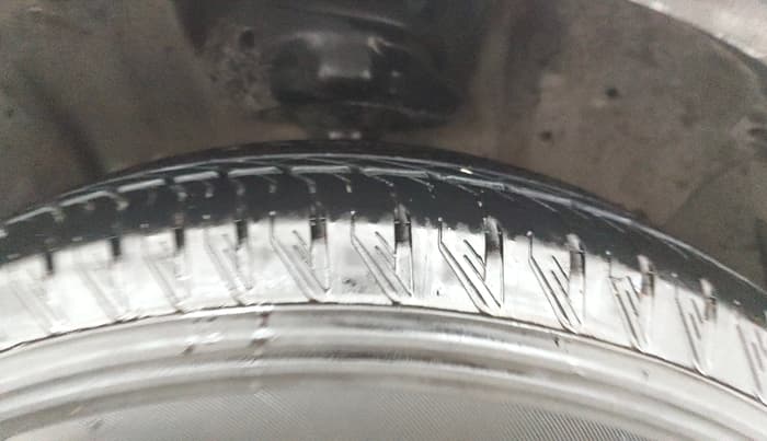 2015 Honda CRV 2.4L 2WD AT, Petrol, Automatic, 1,04,498 km, Right Front Tyre Tread