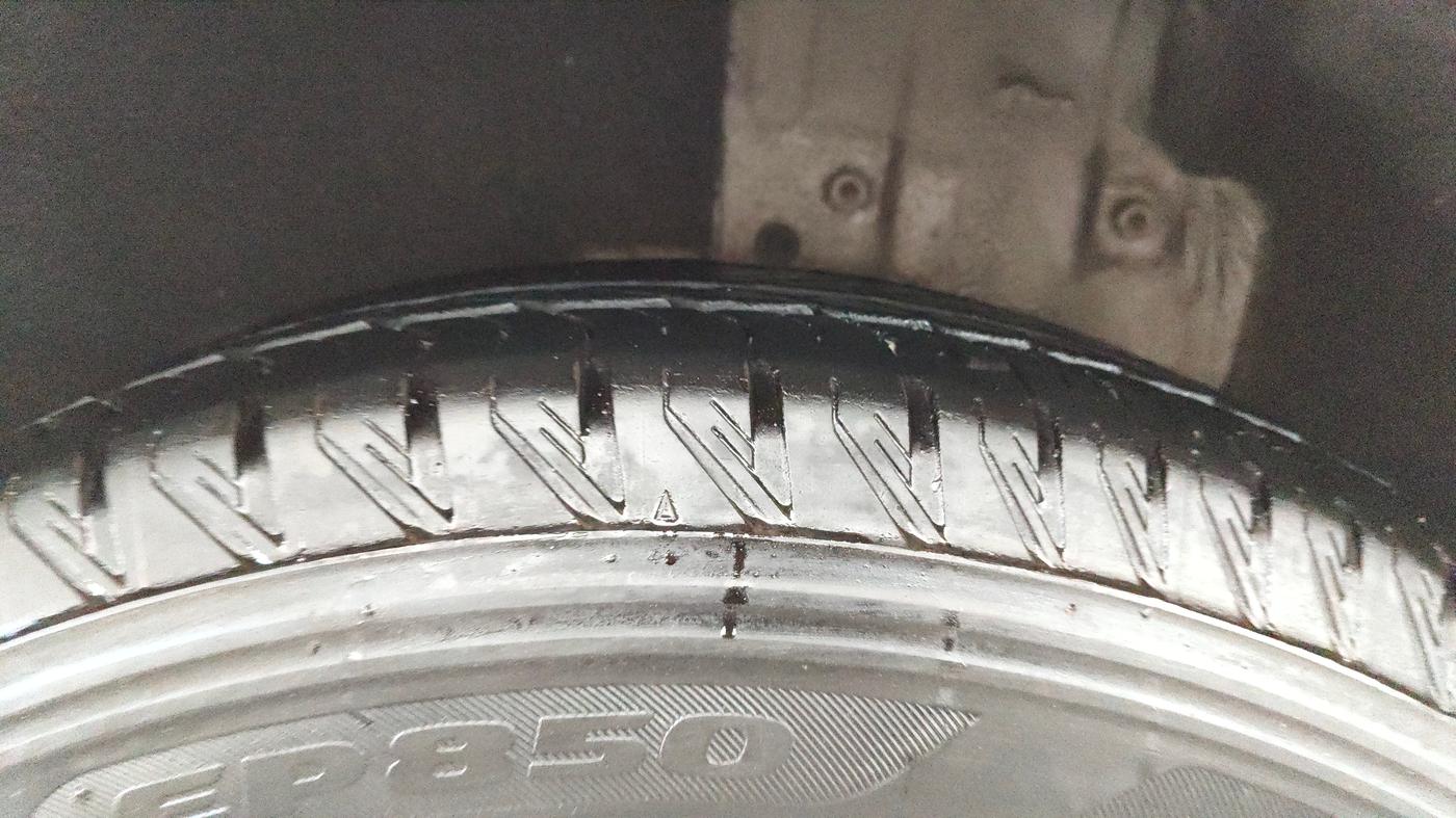 2015 Honda CRV 2.4L 2WD AT, Petrol, Automatic, 1,04,498 km, Right Rear Tyre Tread