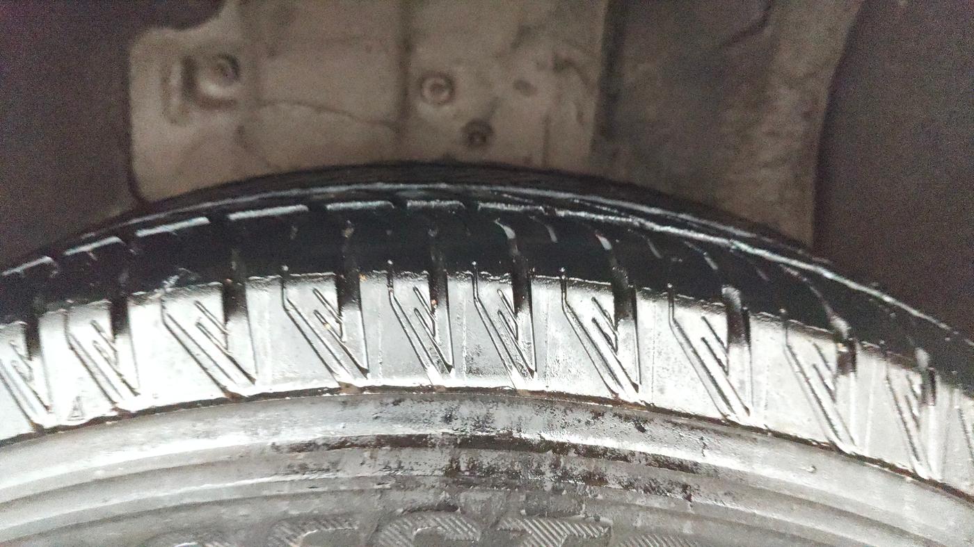 2015 Honda CRV 2.4L 2WD AT, Petrol, Automatic, 1,04,498 km, Left Rear Tyre Tread