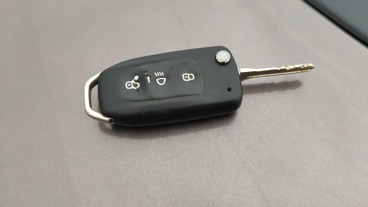 2017 Tata TIGOR XZ PETROL, Petrol, Manual, 1,16,921 km, Key Close Up