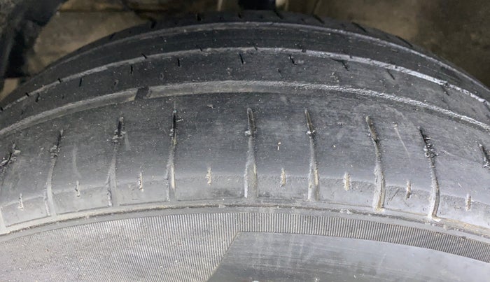 2017 Maruti Dzire VDI AMT, Diesel, Automatic, 87,302 km, Left Front Tyre Tread