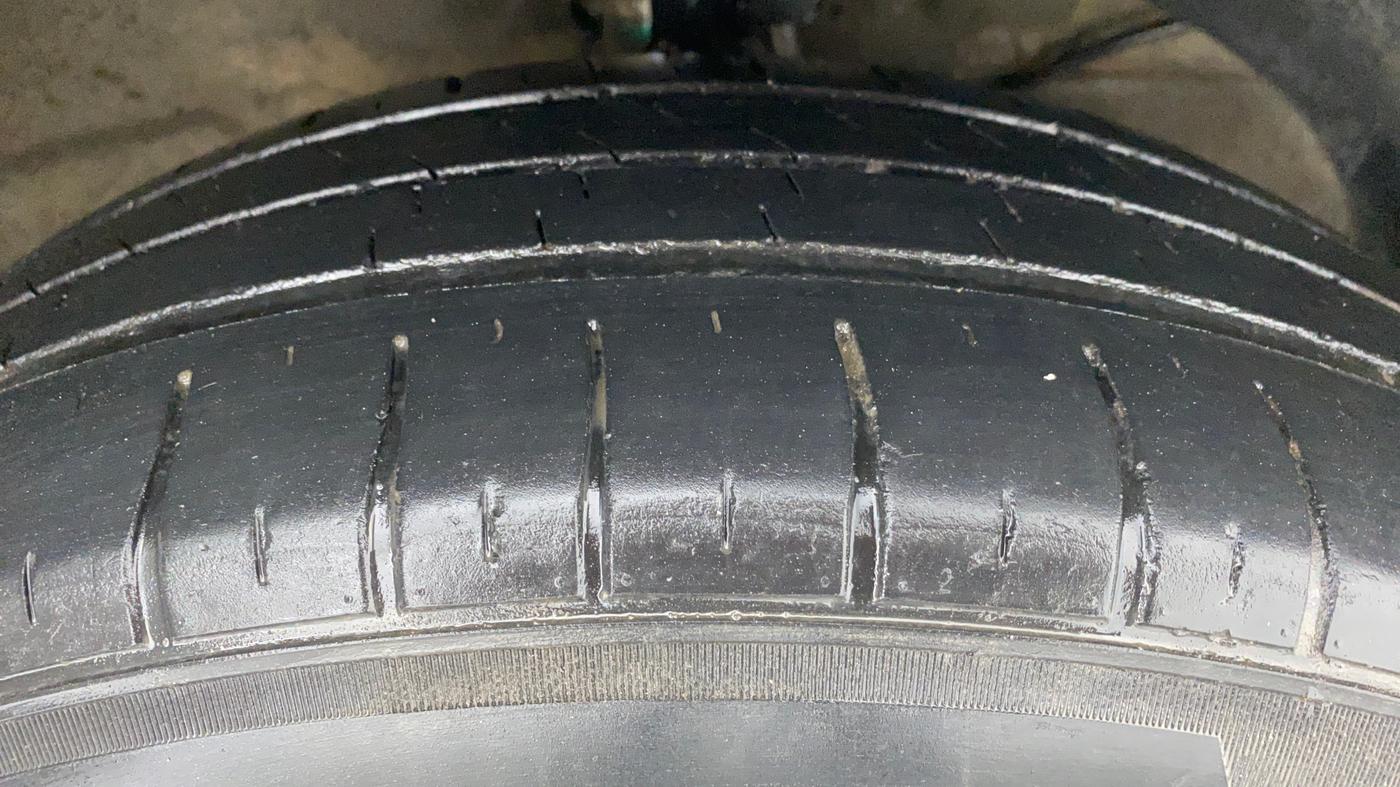 2017 Maruti Dzire VDI AMT, Diesel, Automatic, 87,302 km, Right Front Tyre Tread