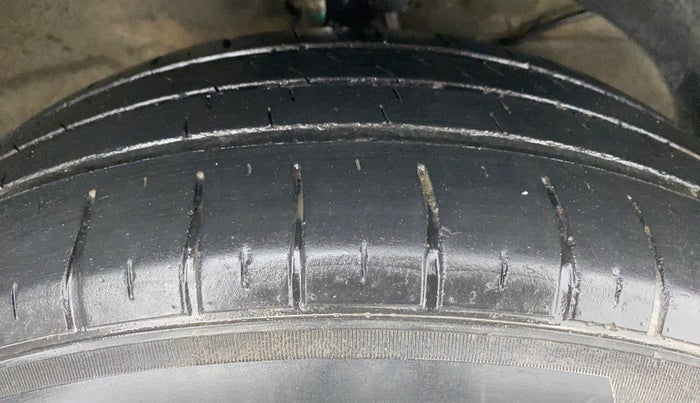 2017 Maruti Dzire VDI AMT, Diesel, Automatic, 87,302 km, Right Front Tyre Tread