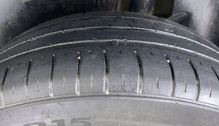 2017 Maruti Dzire VDI AMT, Diesel, Automatic, 87,302 km, Left Rear Tyre Tread