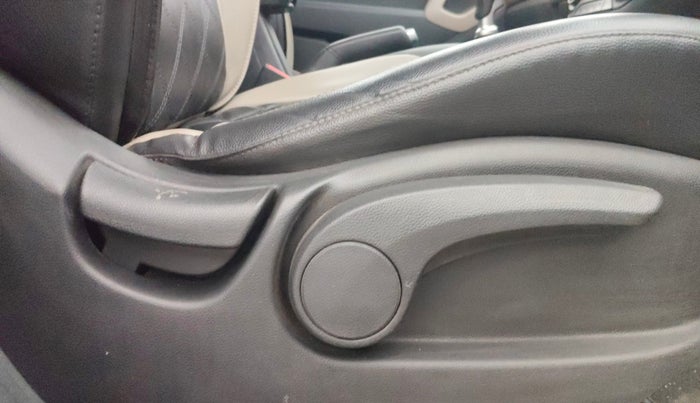 2015 Hyundai Creta SX PLUS 1.6 PETROL, Petrol, Manual, 61,837 km, Driver Side Adjustment Panel