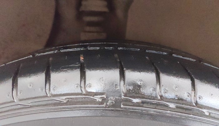 2015 Hyundai Creta SX PLUS 1.6 PETROL, Petrol, Manual, 61,837 km, Right Rear Tyre Tread