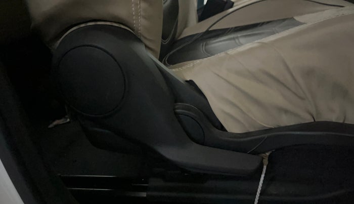 2024 Maruti Swift VXI, Petrol, Manual, 14,906 km, Driver Side Adjustment Panel