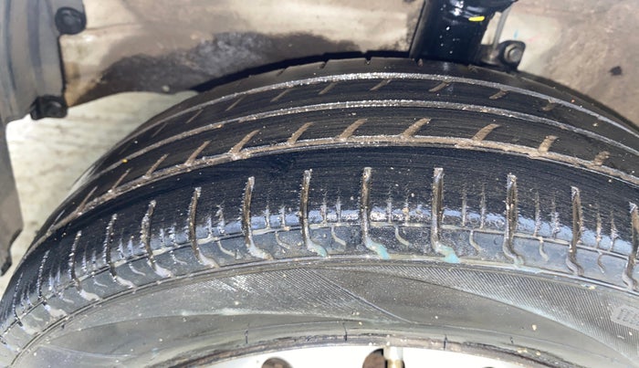 2018 Maruti Wagon R 1.0 LXI CNG, CNG, Manual, 69,441 km, Left Front Tyre Tread