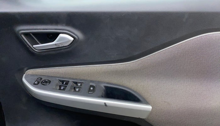 2022 Nissan MAGNITE XV MT, Petrol, Manual, 31,159 km, Driver Side Door Panels Control