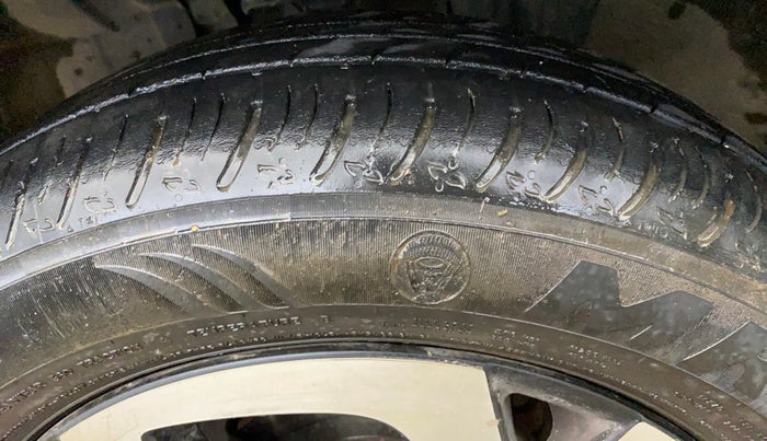 2022 Nissan MAGNITE XV MT, Petrol, Manual, 31,159 km, Left Front Tyre Tread