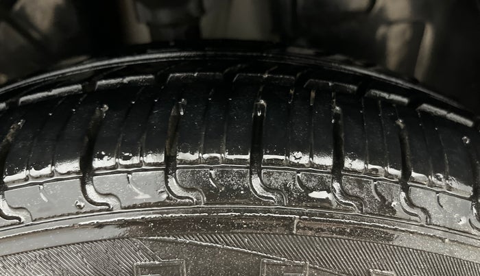 2021 Renault Kwid RXL, Petrol, Manual, 66,912 km, Right Front Tyre Tread