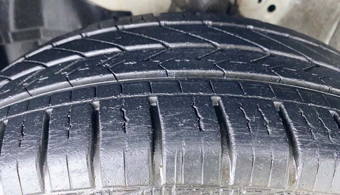 2013 Honda Amaze 1.2 EMT I VTEC, Petrol, Manual, 31,353 km, Left Front Tyre Tread