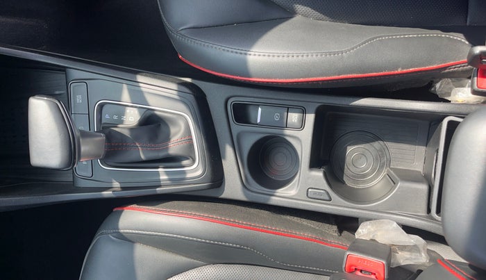 2023 Hyundai Verna SX (O) 1.5 TURBO PETROL DCT, Petrol, Automatic, 40,479 km, Gear Lever