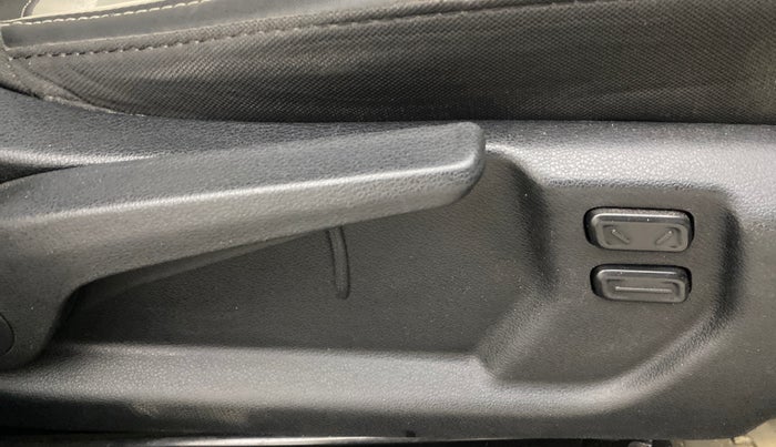 2023 Hyundai VENUE SX (O) 1.0 TURBO DCT, Petrol, Automatic, 11,876 km, Driver Side Adjustment Panel