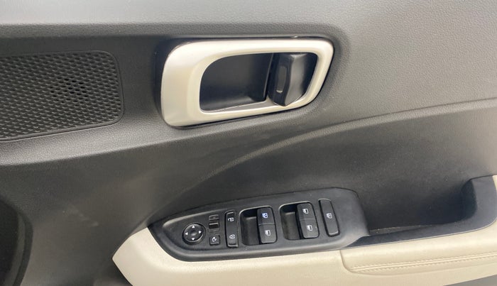 2023 Hyundai VENUE SX (O) 1.0 TURBO DCT, Petrol, Automatic, 11,876 km, Driver Side Door Panels Control