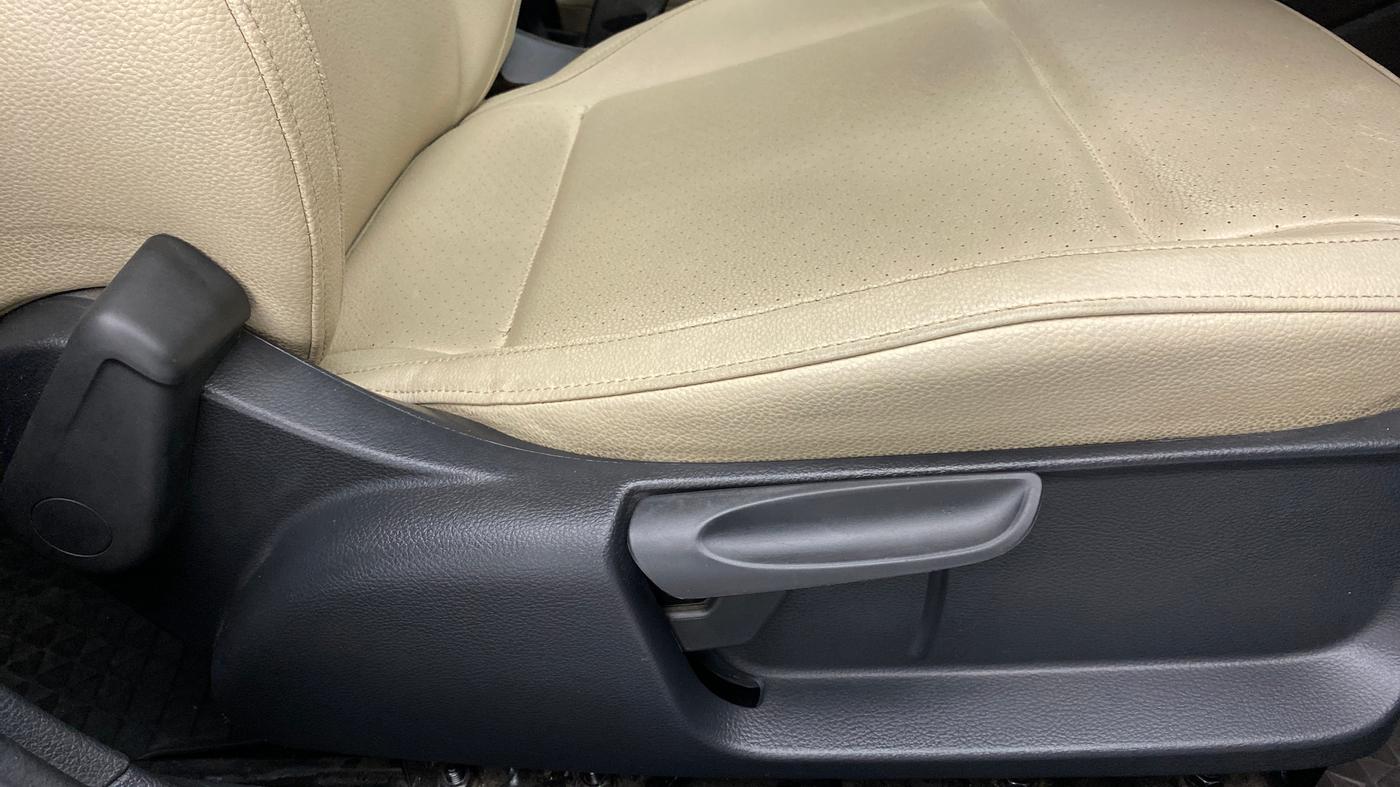 2020 Volkswagen Vento HIGHLINE PLUS 1.0 TSI MT, Petrol, Manual, 33,100 km, Driver Side Adjustment Panel