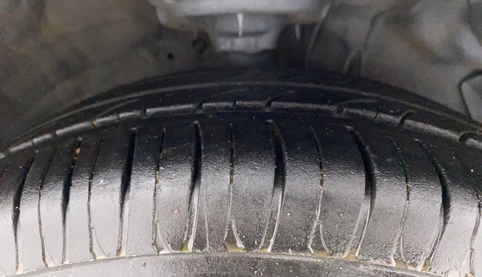 2013 Hyundai i20 MAGNA (O) 1.2, Petrol, Manual, 65,489 km, Right Front Tyre Tread
