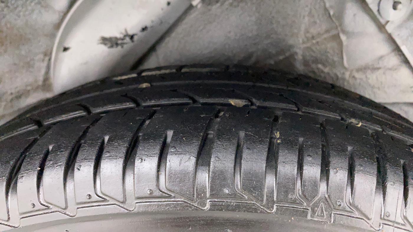 2013 Hyundai i20 MAGNA (O) 1.2, Petrol, Manual, 65,489 km, Left Rear Tyre Tread