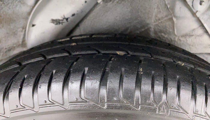 2013 Hyundai i20 MAGNA (O) 1.2, Petrol, Manual, 65,489 km, Left Rear Tyre Tread