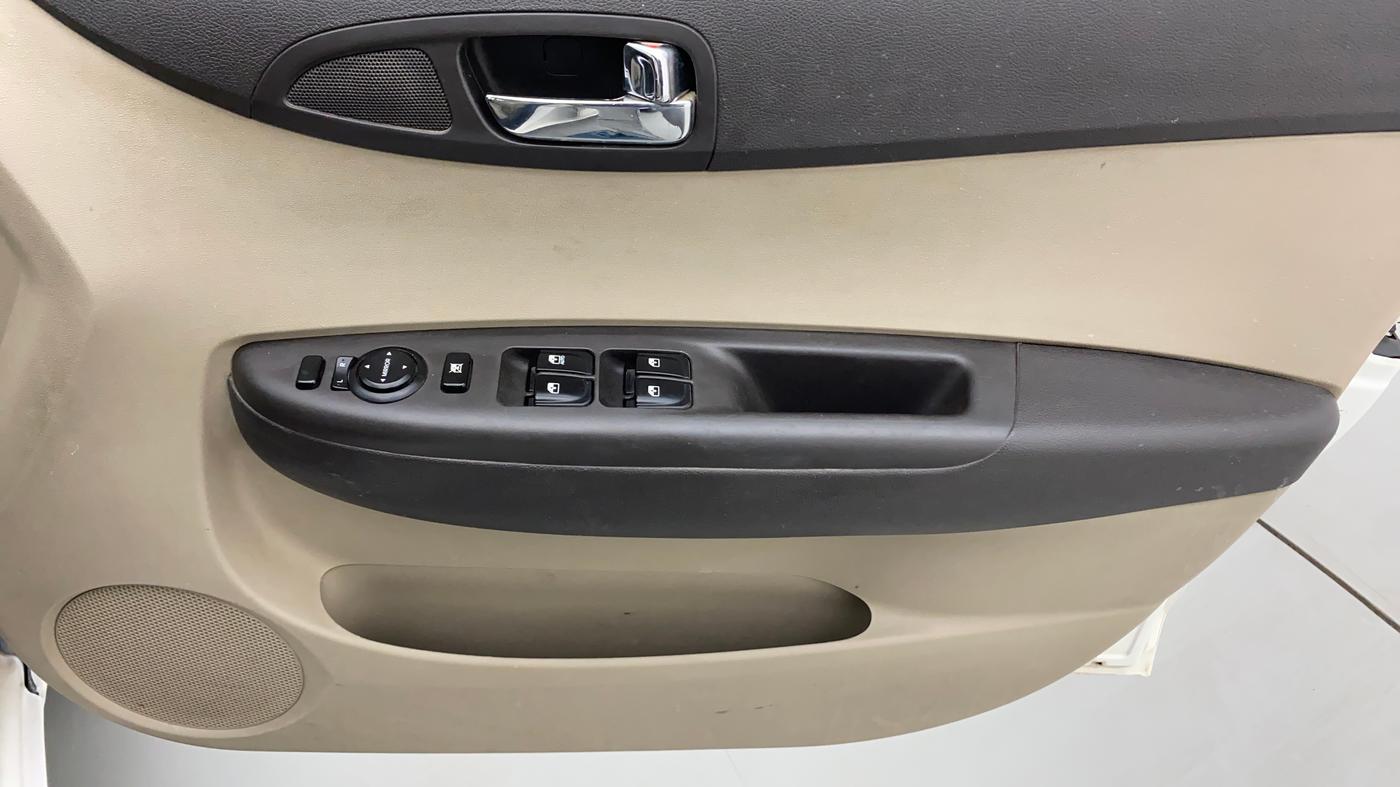 2013 Hyundai i20 MAGNA (O) 1.2, Petrol, Manual, 65,489 km, Driver Side Door Panels Control