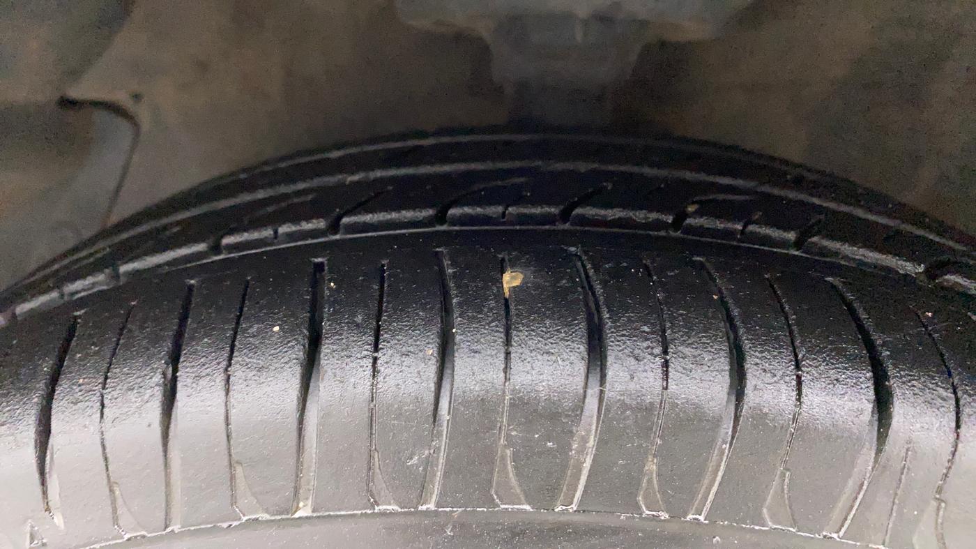 2013 Hyundai i20 MAGNA (O) 1.2, Petrol, Manual, 65,489 km, Left Front Tyre Tread