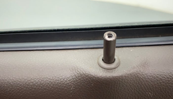 2011 Maruti Zen Estilo LXI, Petrol, Manual, 60,745 km, Lock system - Door lock knob has minor damage