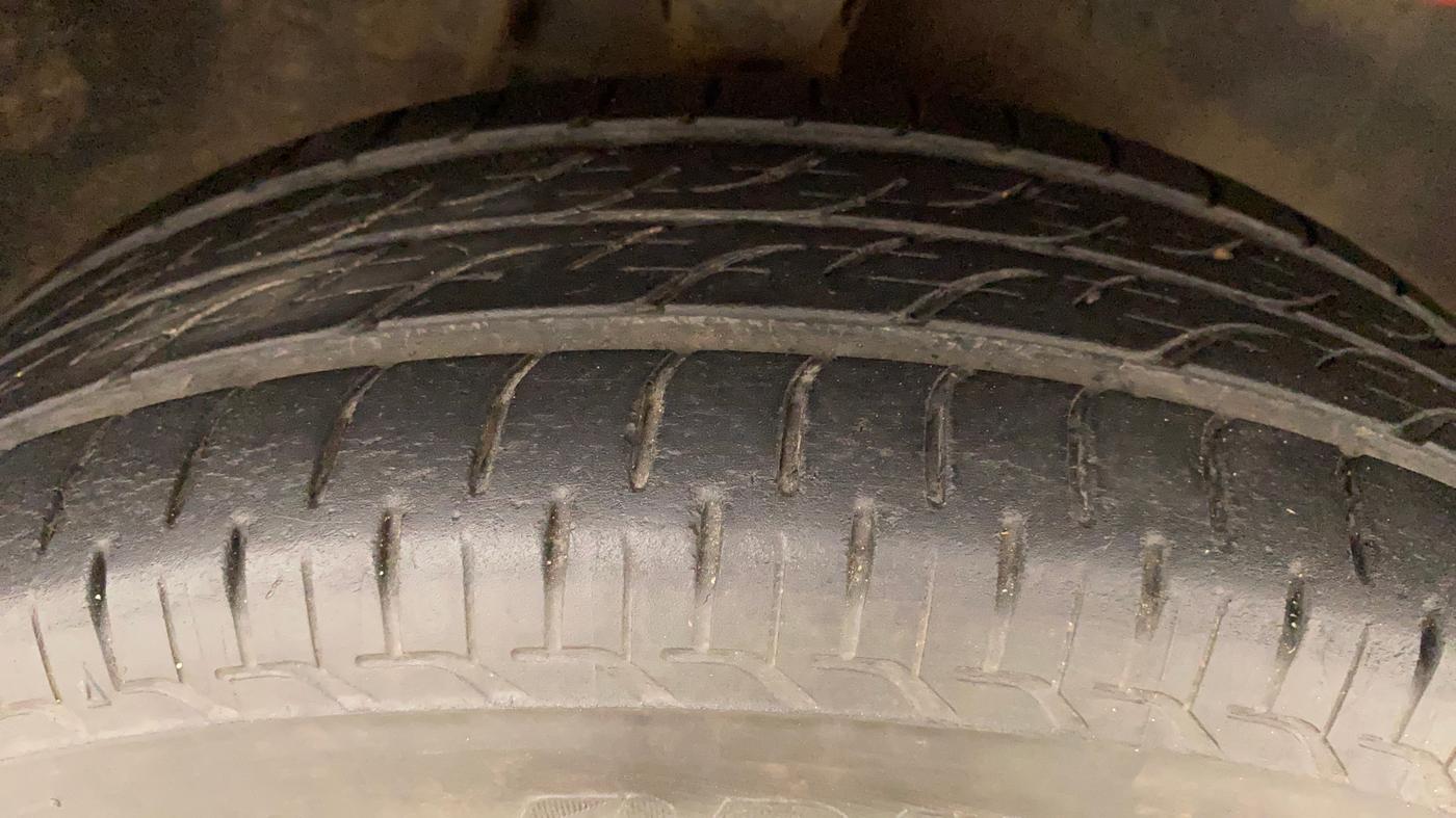 2011 Maruti Zen Estilo LXI, Petrol, Manual, 60,745 km, Right Front Tyre Tread