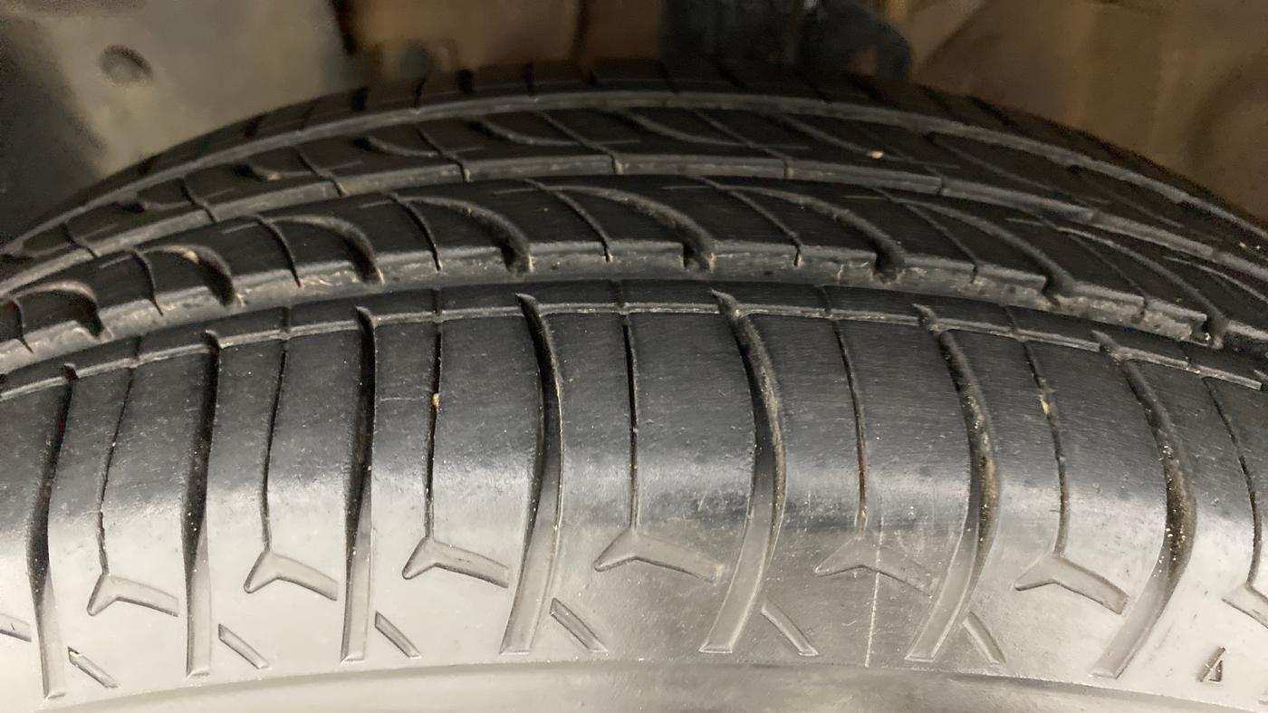 2014 Renault Pulse RXL DIESEL, Diesel, Manual, 97,371 km, Left Front Tyre Tread