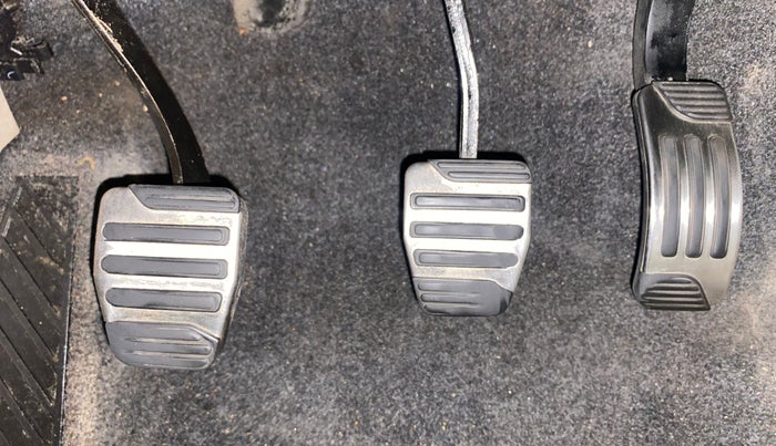 2015 Mahindra XUV500 W10, Diesel, Manual, 95,830 km, Pedals