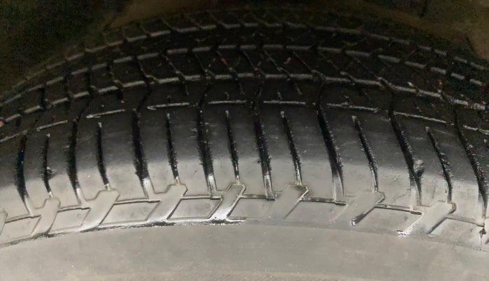 2015 Mahindra XUV500 W10, Diesel, Manual, 95,830 km, Right Front Tyre Tread