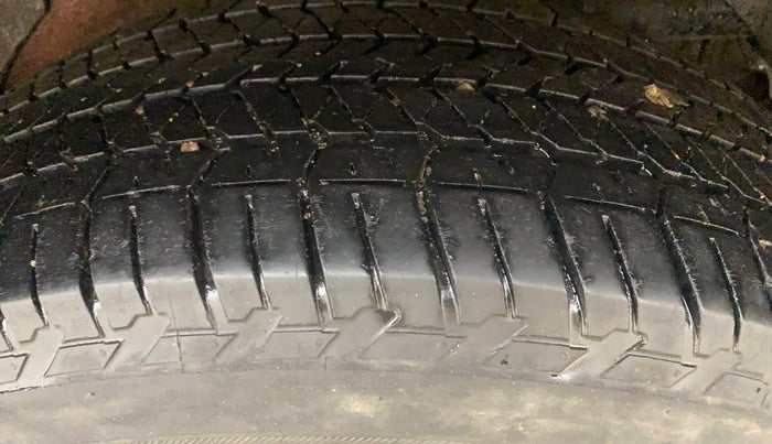 2015 Mahindra XUV500 W10, Diesel, Manual, 95,830 km, Left Rear Tyre Tread