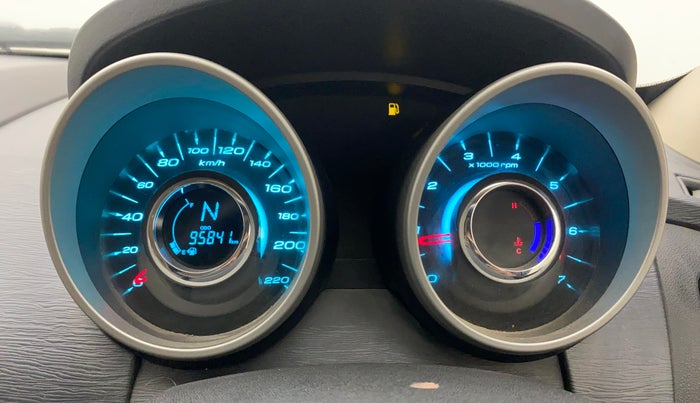 2015 Mahindra XUV500 W10, Diesel, Manual, 95,830 km, Odometer Image