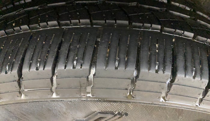 2015 Mahindra XUV500 W10, Diesel, Manual, 95,830 km, Right Rear Tyre Tread