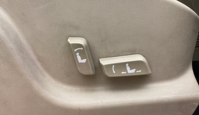 2015 Mahindra XUV500 W10, Diesel, Manual, 95,830 km, Driver Side Adjustment Panel